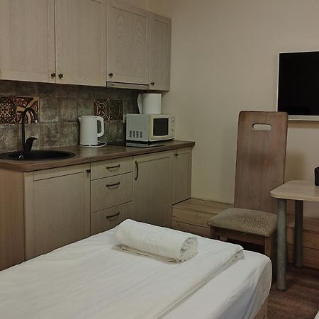 Kubu Ground Floor Rooms Klaipeda Bagian luar foto