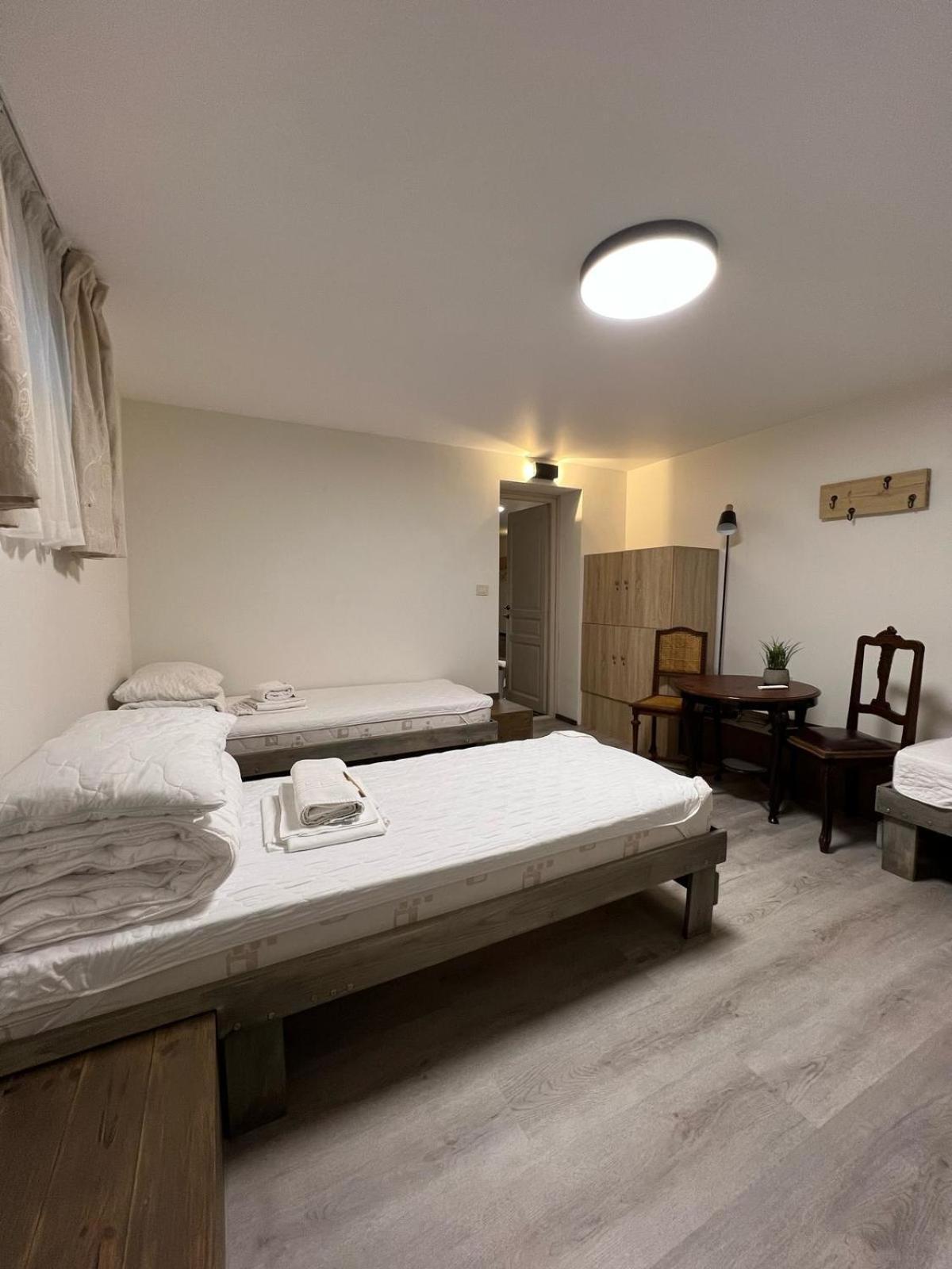 Kubu Ground Floor Rooms Klaipeda Bagian luar foto