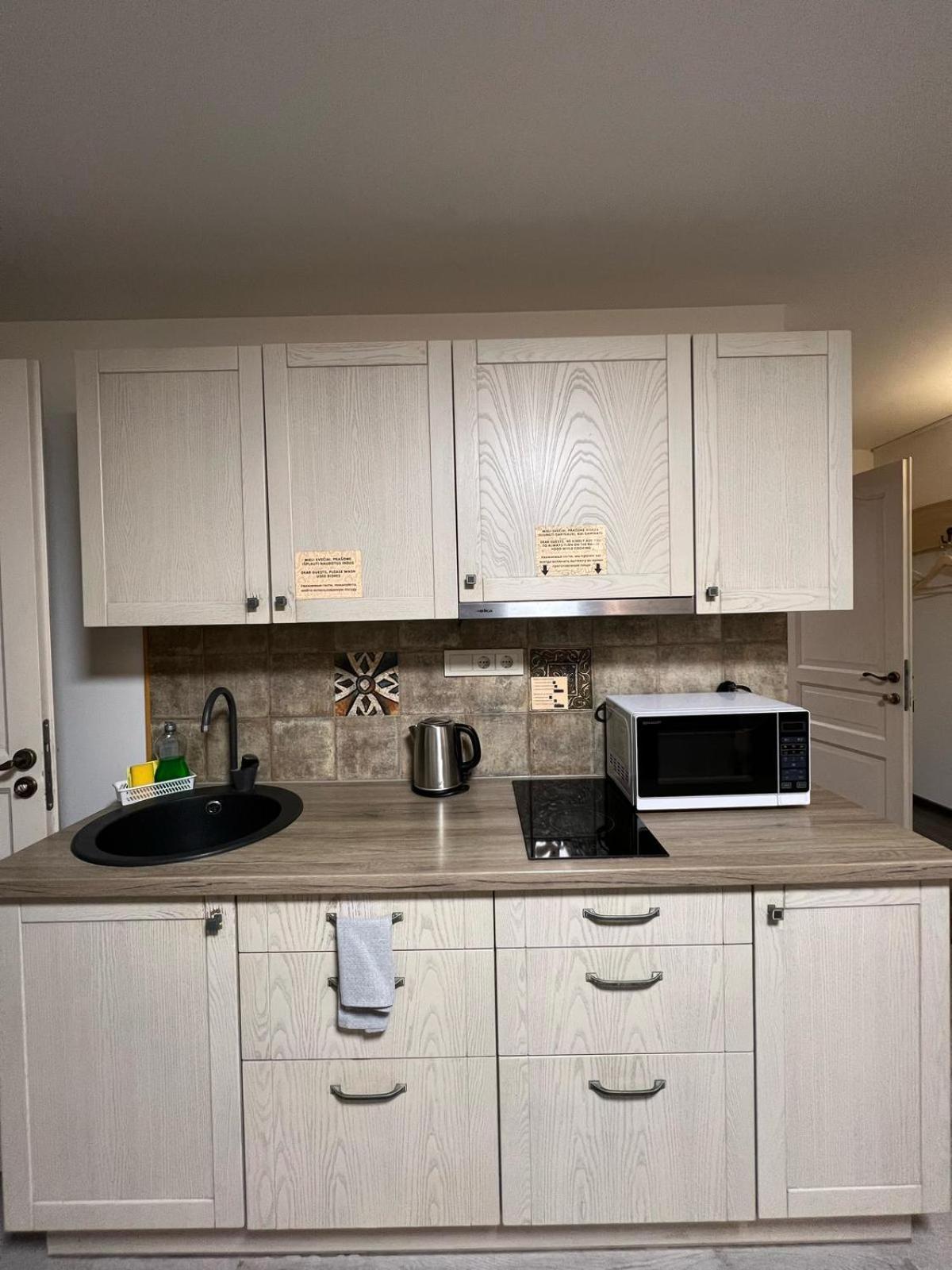 Kubu Ground Floor Rooms Klaipeda Bagian luar foto